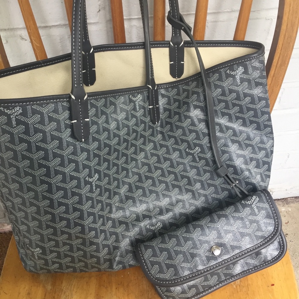 Gray tote bag with printed design